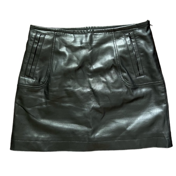 H&M Dresses & Skirts - H&M Classic Black Leather Skirt Women’s size 8